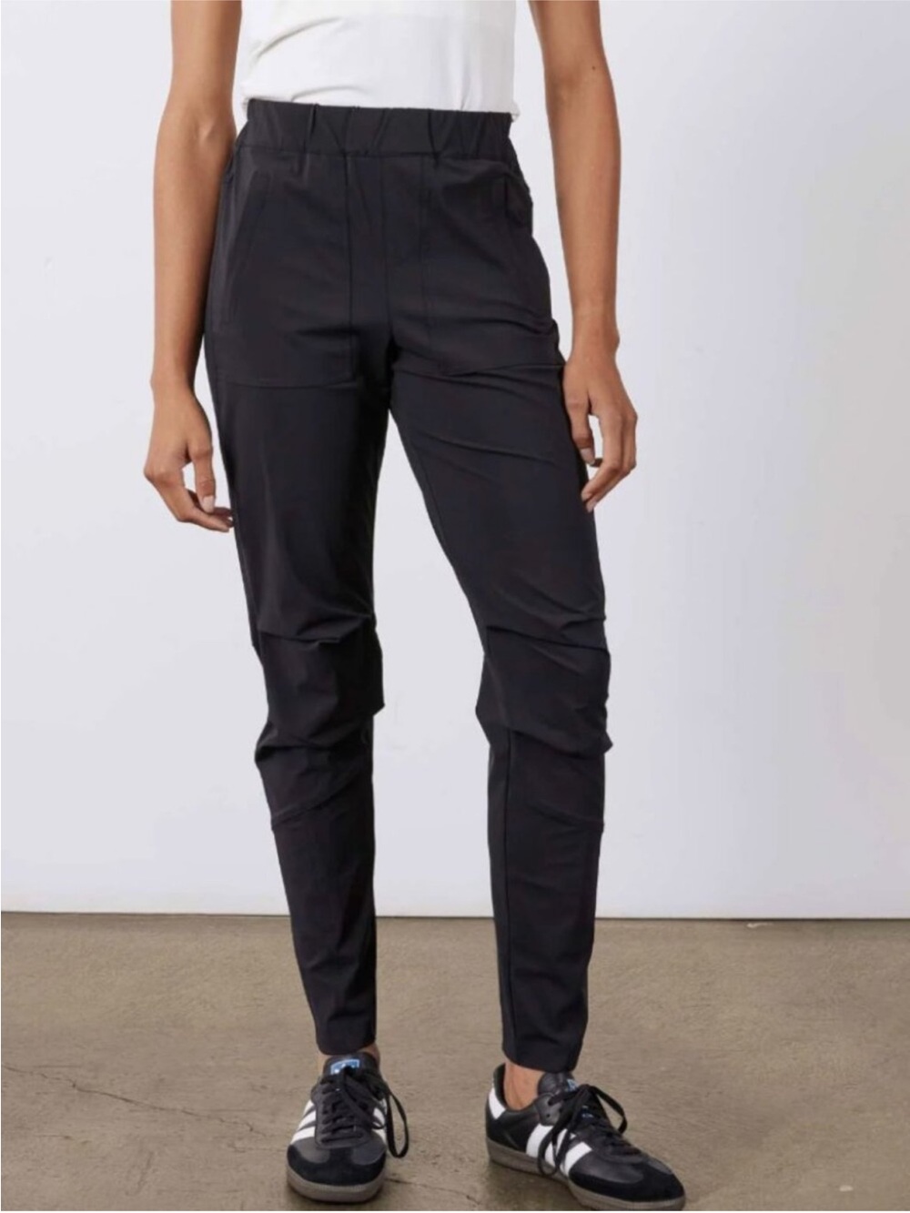 Ruti More Than Active Pants Black Ruched Knee Stretch Tapered Pants Size 00